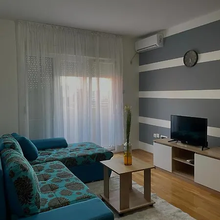 Naki Apartman * بودغوريتْسا