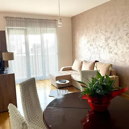Naki Apartman شقة بودغوريتْسا