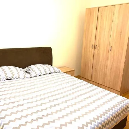 Naki Apartman * بودغوريتْسا