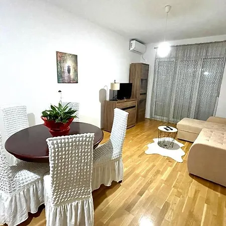 Appartamento Naki Apartman